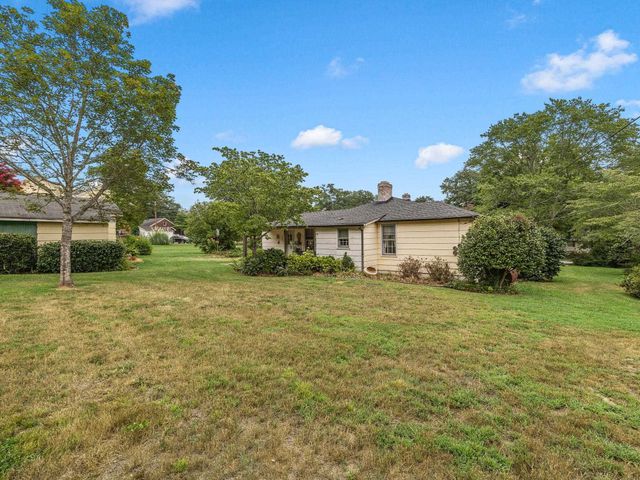 410 Allison Dr, Spartanburg, SC 29306
