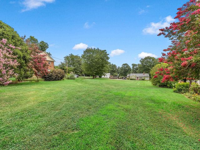 410 Allison Dr, Spartanburg, SC 29306