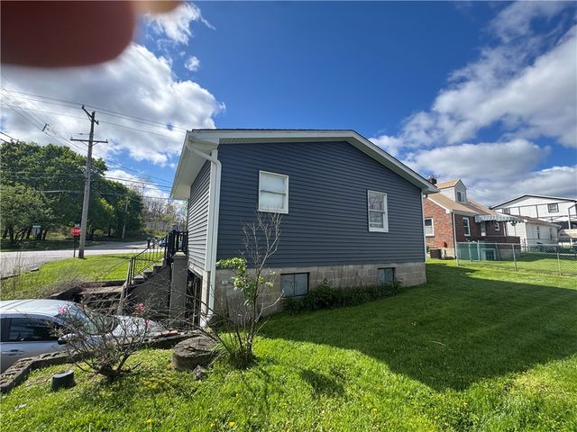 121 Oak Rd, West Deer, PA 15044