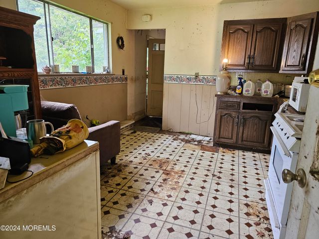 13 Irwin Place, Hazlet, NJ 07730