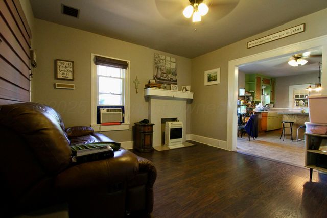 810 N Wall Street, Shamrock, TX 79095