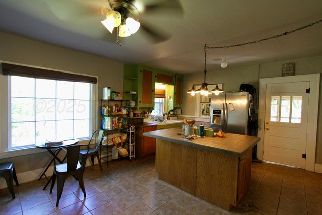 810 N Wall Street, Shamrock, TX 79095