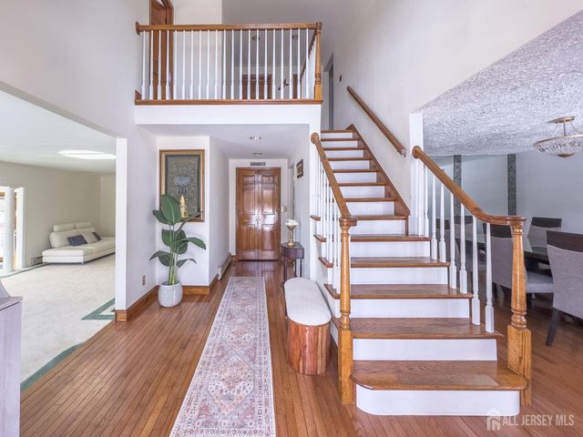 35 warwick Road, Colonia, NJ 07067