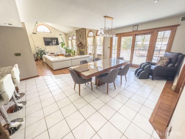 35 warwick Road, Colonia, NJ 07067