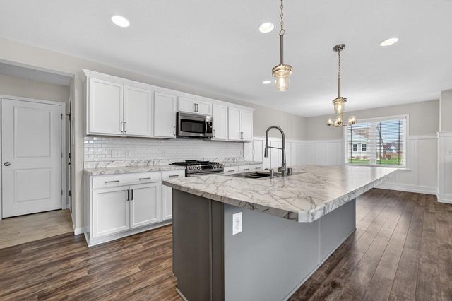 976 Griffin Way, Deforest, WI 53532