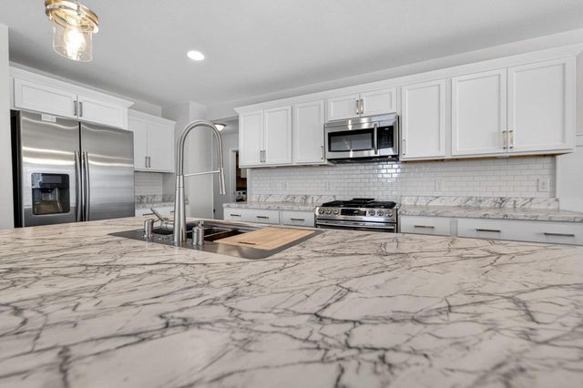 976 Griffin Way, Deforest, WI 53532