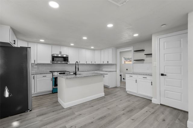 3530 Bluebird Street, Bellmead, TX 76705