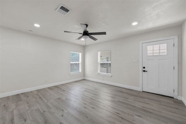 3530 Bluebird Street, Bellmead, TX 76705