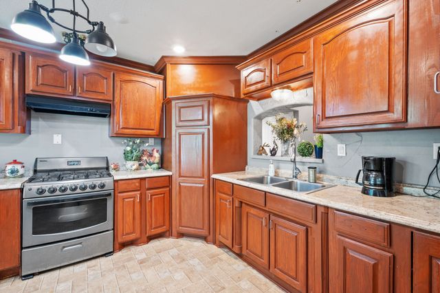 501 S Austin Street, De Leon, TX 76444