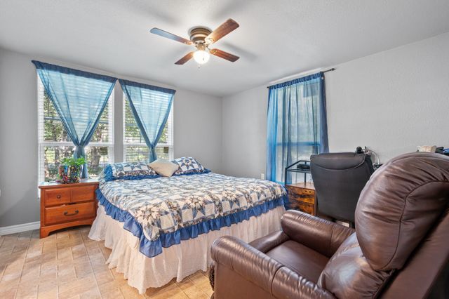 501 S Austin Street, De Leon, TX 76444