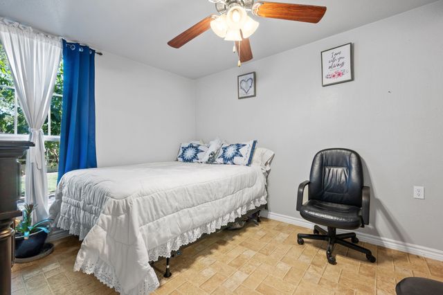 501 S Austin Street, De Leon, TX 76444