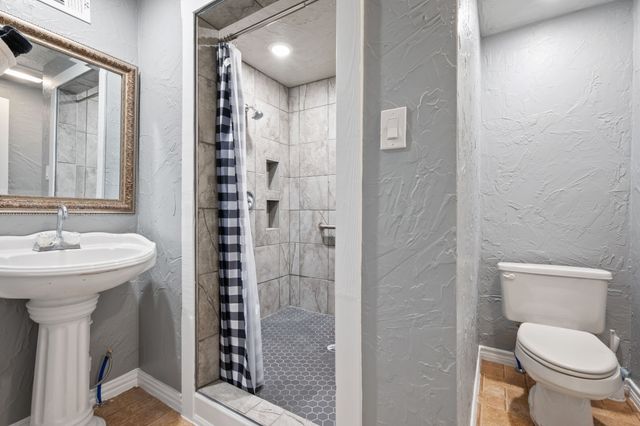 501 S Austin Street, De Leon, TX 76444