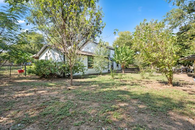 501 S Austin Street, De Leon, TX 76444