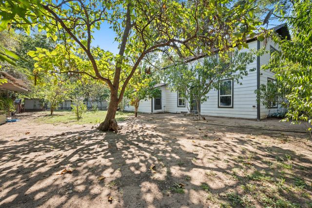 501 S Austin Street, De Leon, TX 76444