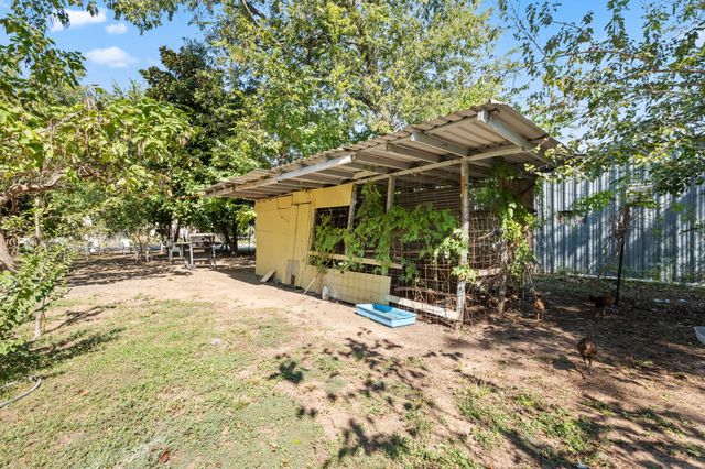 501 S Austin Street, De Leon, TX 76444