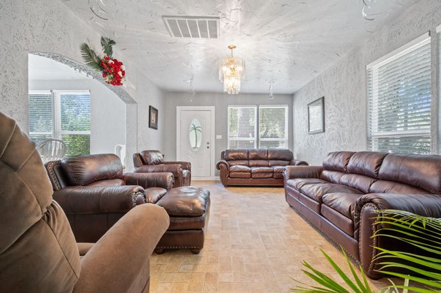 501 S Austin Street, De Leon, TX 76444