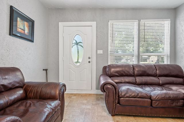 501 S Austin Street, De Leon, TX 76444