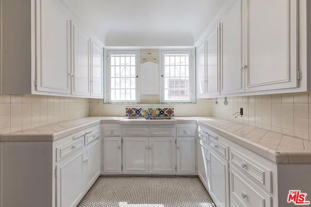 7932 Blackburn Avenue, Los Angeles, CA 90048