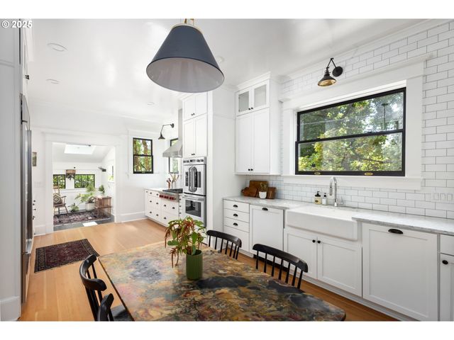 536 Se 17TH Ave, Portland, OR 97214