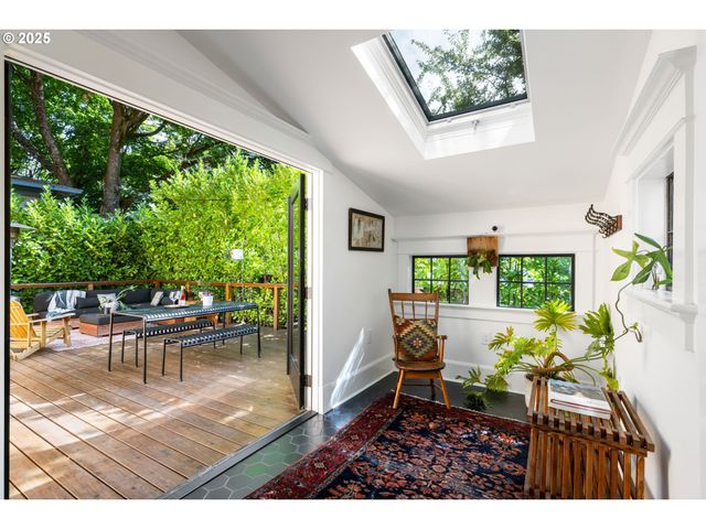 536 Se 17TH Ave, Portland, OR 97214