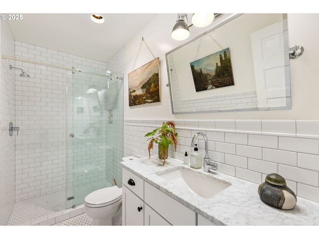 536 Se 17TH Ave, Portland, OR 97214