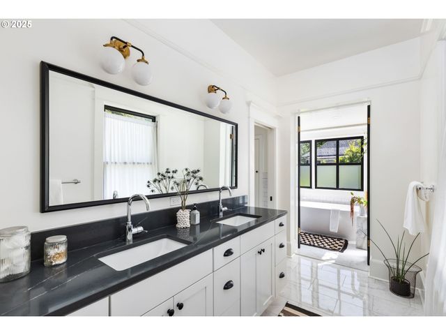 536 Se 17TH Ave, Portland, OR 97214