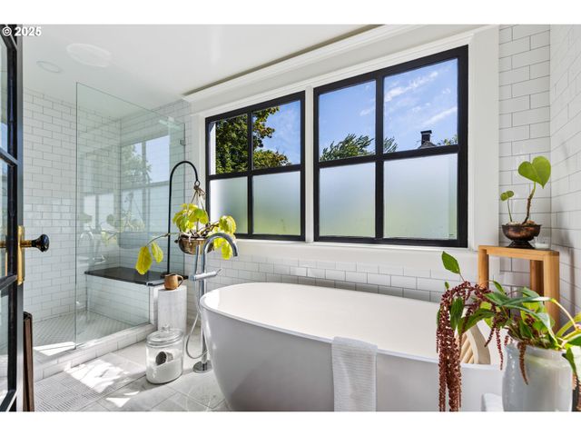 536 Se 17TH Ave, Portland, OR 97214