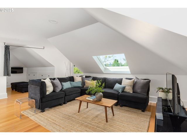 536 Se 17TH Ave, Portland, OR 97214