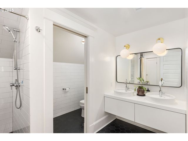 536 Se 17TH Ave, Portland, OR 97214