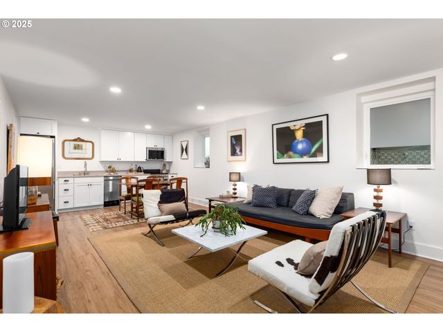 536 Se 17TH Ave, Portland, OR 97214