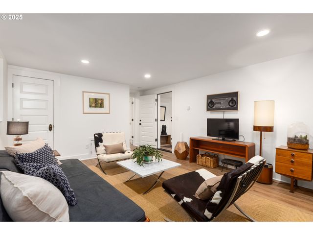 536 Se 17TH Ave, Portland, OR 97214