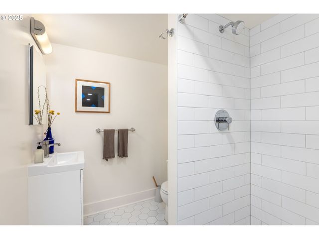 536 Se 17TH Ave, Portland, OR 97214