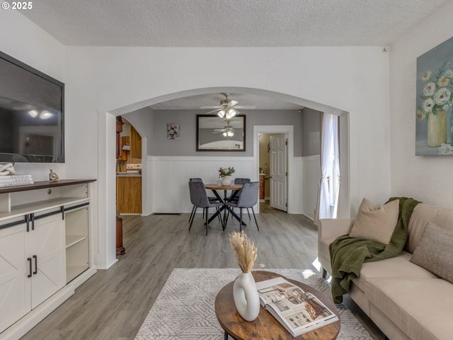 224 Nw 11TH St, Mc Minnville, OR 97128