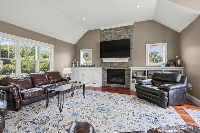22 Chickadee Way, North Attleboro, MA 02760