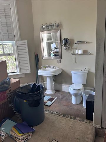 2222 S 12th Street, St Louis, MO 63104