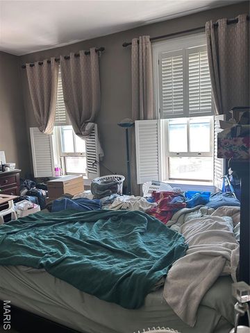 2222 S 12th Street, St Louis, MO 63104