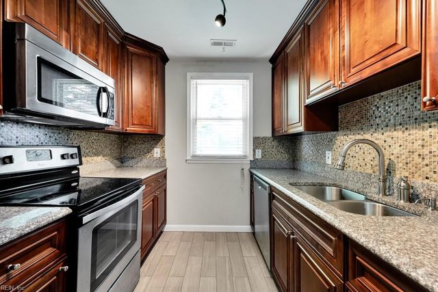 1210 Drayton CT, Chesapeake, VA 23324