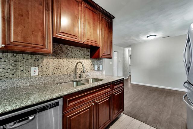 1210 Drayton CT, Chesapeake, VA 23324