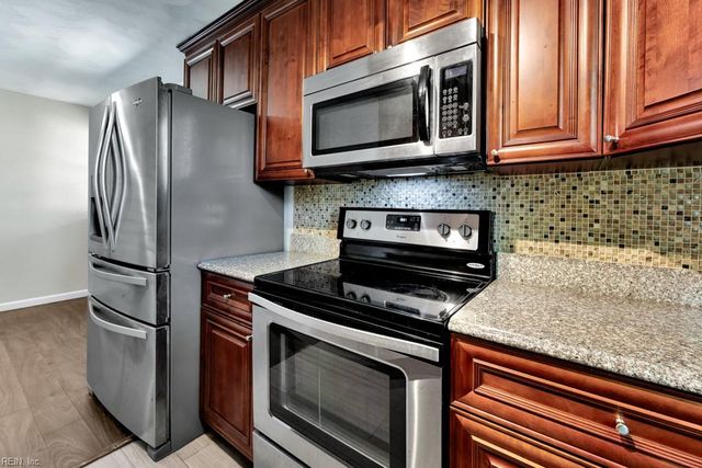 1210 Drayton CT, Chesapeake, VA 23324