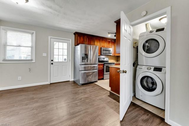 1210 Drayton CT, Chesapeake, VA 23324