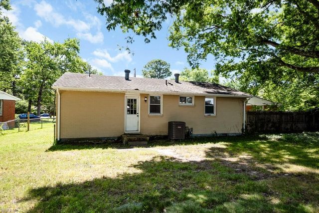 1210 Drayton CT, Chesapeake, VA 23324