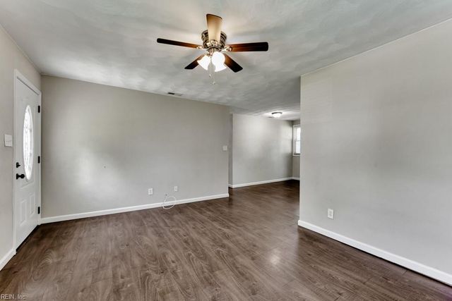 1210 Drayton CT, Chesapeake, VA 23324