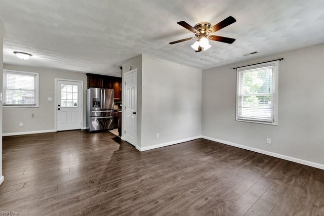 1210 Drayton CT, Chesapeake, VA 23324