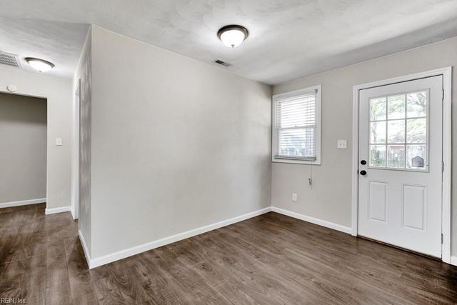 1210 Drayton CT, Chesapeake, VA 23324