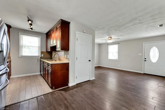 1210 Drayton CT, Chesapeake, VA 23324