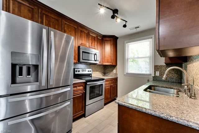 1210 Drayton CT, Chesapeake, VA 23324
