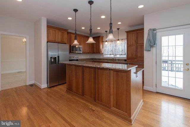 10817 MAPLECREST LN, Potomac, MD 20854