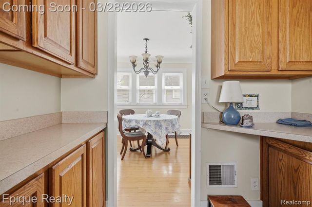 21416 Roosevelt Avenue, Farmington Hills, MI 48336