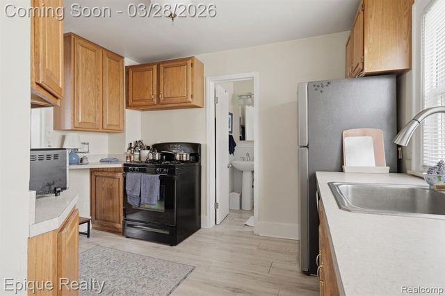 21416 Roosevelt Avenue, Farmington Hills, MI 48336