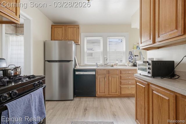 21416 Roosevelt Avenue, Farmington Hills, MI 48336